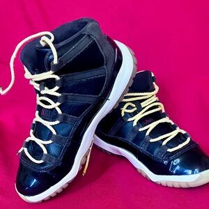 AUTHENTIC Jordan 11’s Black